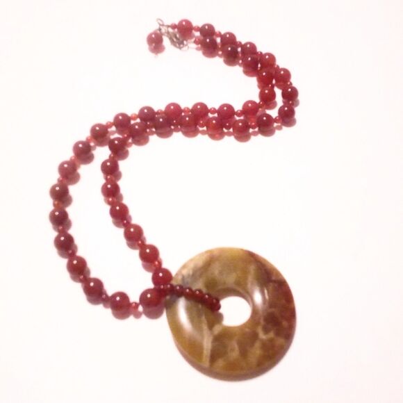 Carnelian Beaded Necklace with Agate Donut Pendant - Picture 4 of 5